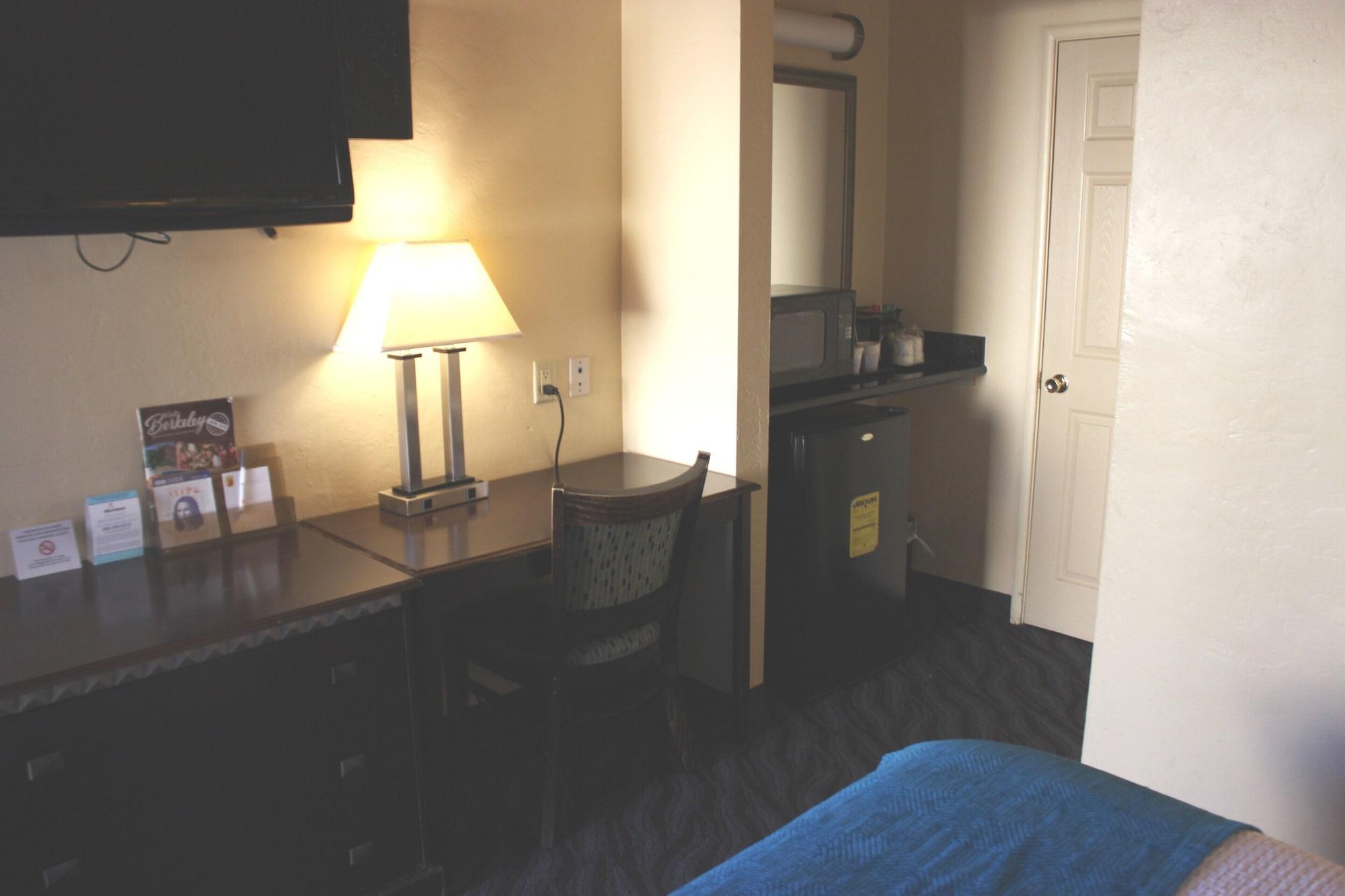 Super 8 By Wyndham Berkeley Motel Buitenkant foto